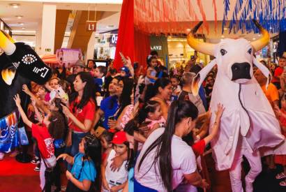 Shopping de Manaus promove segunda edio do Bumbazinho, com muita dana e boi-bumb para as crianas