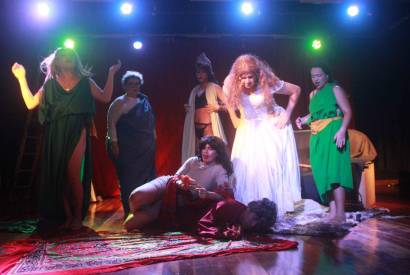 Teatro Gebes Medeiros recebe releitura de Media em verso cmica, ousada e provocadora
