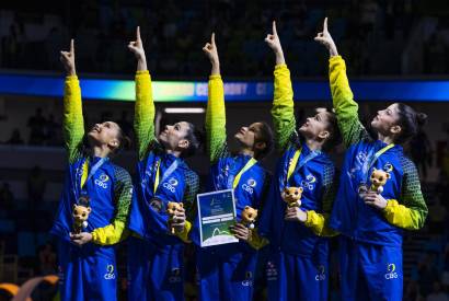 Ao som de 'Evidncias', Brasil conquista prata na srie mista