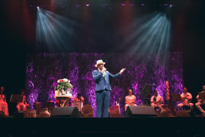 Teatro ICBEU recebe show 'Brasil Profundo', do cantor Antnio Bahia, nesta quarta-feira (27)