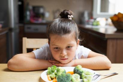 Abril Azul: Pediatra explica quando a seletividade alimentar em crian�as autistas � sinal de alerta