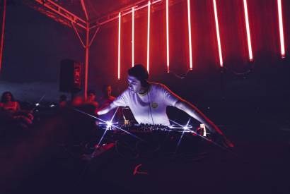 DJ paulista Silenzo e tr�s atra��es locais agitam a Festa NOX no dia 25