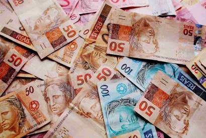 Governo projeta sal�rio m�nimo de R$ 1.741 para 2027