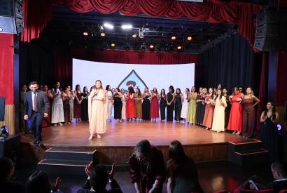 Espet�culo leva ao palco 50 anos de mem�rias de uma escola em Manaus e homenageia professores na v�spera do seu dia