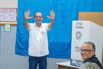 Omar Aziz vence Maria do Carmo e � eleito governador do Amazonas