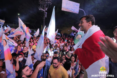 Ao reunir mais de 10 mil pessoas em Parintins, Wilson d pontap inicial da campanha para a reeleio no interior