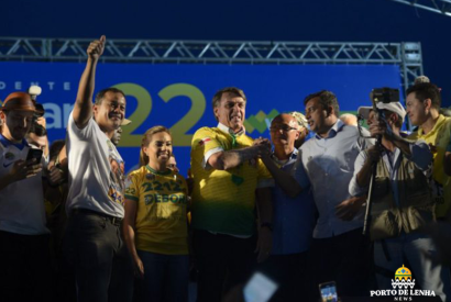 Bolsonaro declara apoio  reeleio de Wilson Lima, em comcio em Manaus