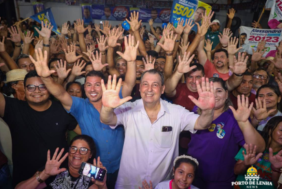 Prefeito David Almeida anuncia apoio e pede voto para o Senador Omar