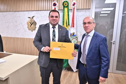 Presidente da Aleam, deputado Roberto Cidade recebe anteprojeto de lei que cria programa de residncia jurdica e contbil no TCE-AM