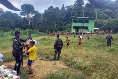 Governo distribui 4 toneladas de alimentos para comunidades yanomami