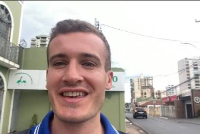 Australiano faz sucesso nas redes sociais mostrando a cultura da Amaznia