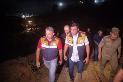 Governador Wilson Lima acompanha trabalho de resgate aps deslizamento no Jorge Teixeira