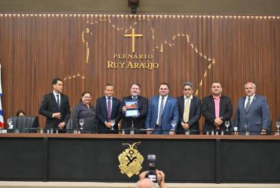 Geradora de emprego e renda no Amazonas, Ambev  homenageada por Roberto Cidade e Adjuto Afonso em Sesso Especial