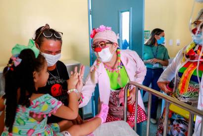 Artistas levam a alegria do circo para pacientes de hospitais infantis pblicos de Manaus