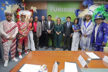Wilson Lima se rene com ministra do Turismo e apresenta dirigentes dos bumbs Caprichoso e Garantido