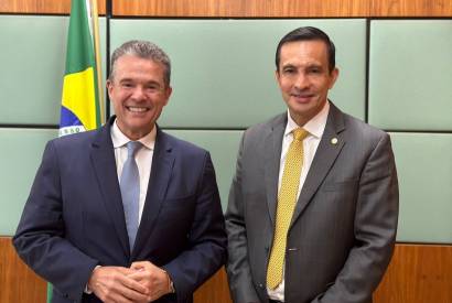 Sidney Leite rene com ministro e anuncia lanamento do programa Pescador Legal no Amazonas