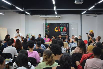 UEA rene especialistas no 1 Congresso Internacional de Teatro