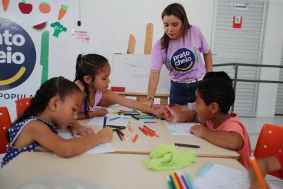 Prato Cheio do bairro da Unio promove aulas de ingls para crianas da comunidade
