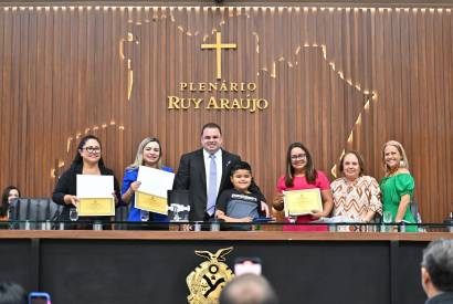 Roberto Cidade homenageia pequeno gnio, Luan Gama, com Sesso Especial na Aleam
