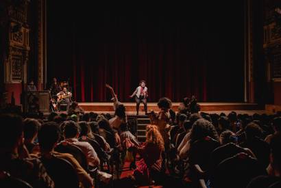 Cabar Chinelo volta ao Teatro Gebes Medeiros para celebrar 10 anos do Ateli 23