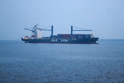 Navios de carga para abastecer indstria e comrcio chegam a Manaus