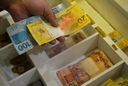 Salrio mnimo de R$ 1.412 entra em vigor nesta segunda-feira
