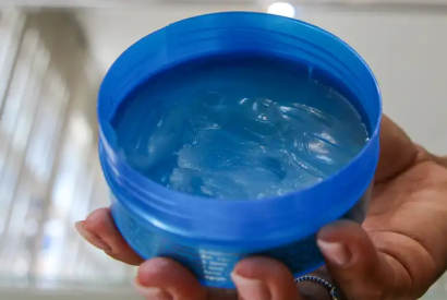 Pomadas para cabelo: veja os riscos no uso de produtos ilegais