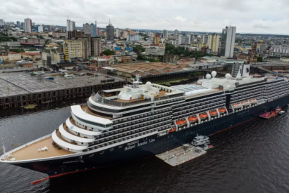 Primeiro cruzeiro do ano atraca em Manaus com turistas de 20 nacionalidades
