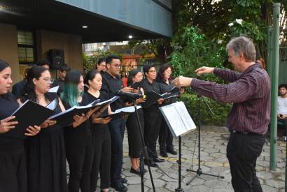 Madrigal Amazonas da UEA realiza espetculos em homenagem ao poeta Mrio Quintana e aos Beatles