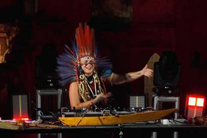 DJ Aya faz pr-lanamento de sua nova fase no Booth Line - Mercado de Origem da Amaznia