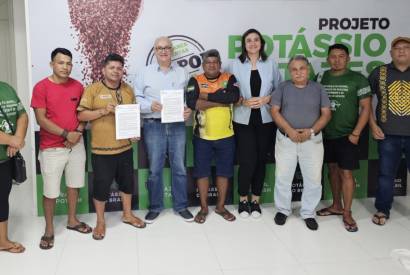 Potssio do Brasil assina acordo com povo indgena Mura, de Autazes