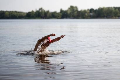 Programa gratuito de alfabetizao aqutica para crianas e adolescentes abre inscries em Manaus