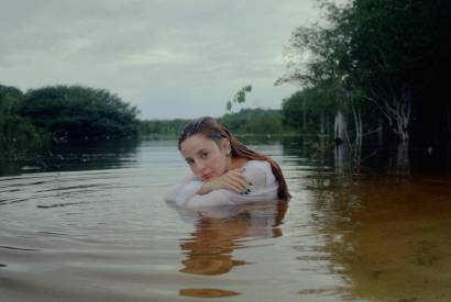Cantora Cella lana single Me Ignora, que expe as contradies de sentimentos no resolvidos, nesta sexta-feira 
