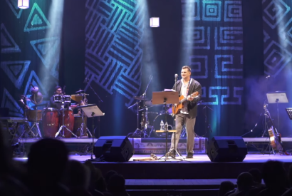 Cantor Nicolas Jr apresenta a msica 'O Amazons'